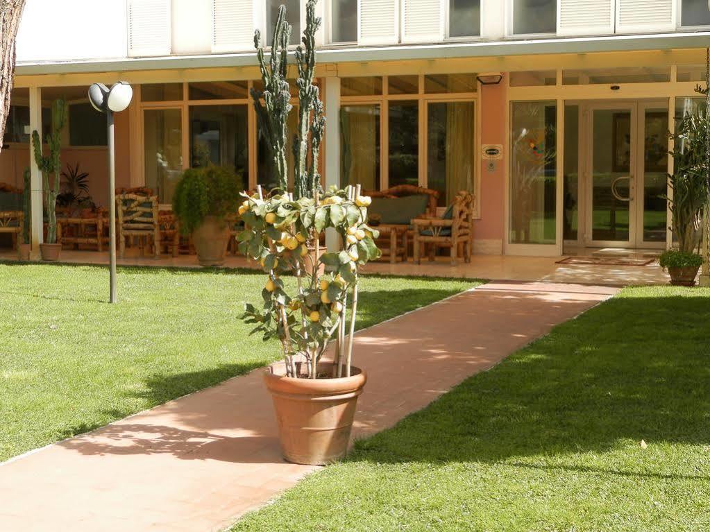 Hotel Il Caravaggio Marina di Pietrasanta Exterior photo